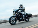 A rider on a Honda motorcycle/Un cavalier sur une moto Honda
